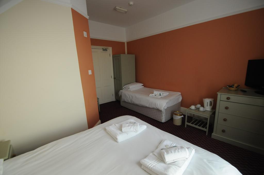 Royal Oak Hotel Hawkhurst Bagian luar foto