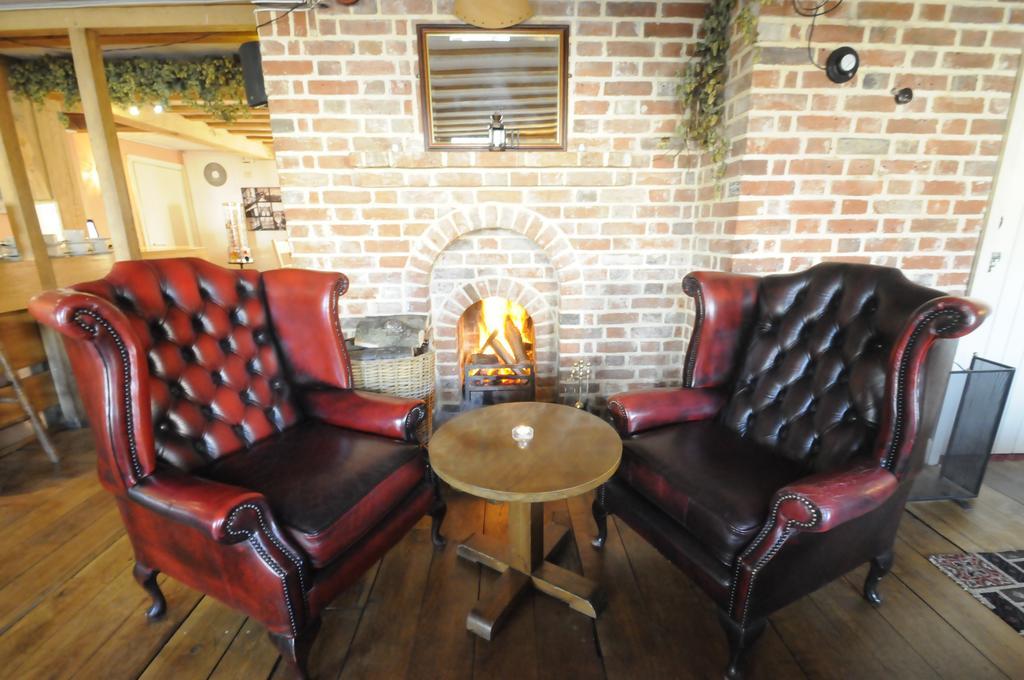 Royal Oak Hotel Hawkhurst Bagian luar foto