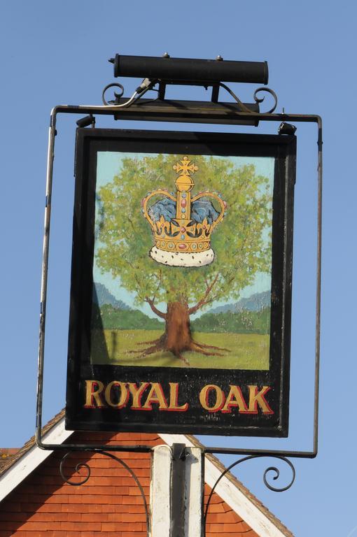 Royal Oak Hotel Hawkhurst Bagian luar foto