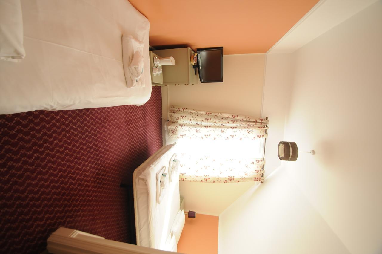 Royal Oak Hotel Hawkhurst Bagian luar foto
